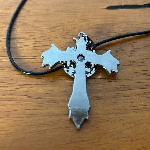 Sarah Cross with Captain America Symbol Fidget Pendant - Picture 4 of 4